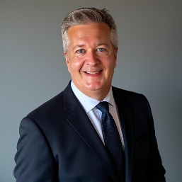 A person in a suit and tie</p>
<p>AI-generated content may be incorrect.